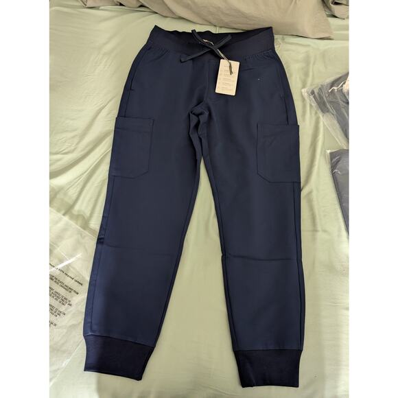 Mandala Women's Curved V-Neck TopTop and Jogger Navy Set - Size M - Picture 1 of 7